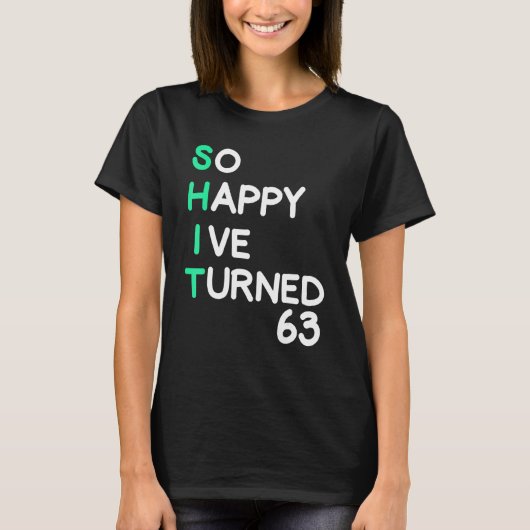 メンズは嬉しくて63歳の皮肉な誕生日を迎えた Tシャツ (正面)
