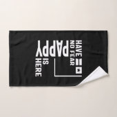 メンズは恐れがないパピーはここにいる父の贈り物 ハンドタオル (ハンドタオル)