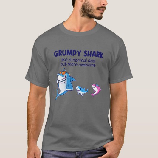 メンズは普通のサメのように不機嫌だが、より畏敬の念を抱く Tシャツ (正面)