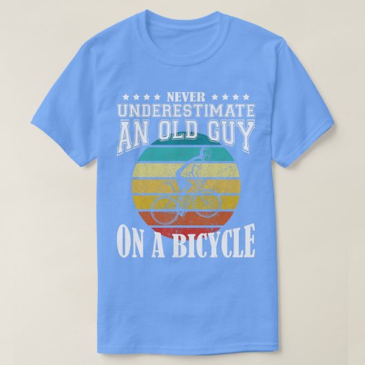 メンズは決して自転車Cの老人を過小評価しない Tシャツ (デザイン正面)