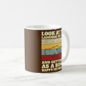 メンズは私の母を着陸させて私を~として得るあなたを見る コーヒーマグカップ (正面右)