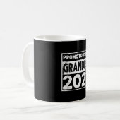 メンズは2021おじいちゃんに昇進 コーヒーマグカップ (正面左)