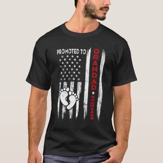 メンズは2022年にアメリカ国旗の父親に昇進 Tシャツ (正面)