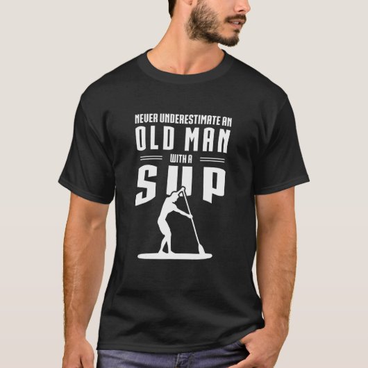 メンズはSup Staを持つ老人を過小評価しない Tシャツ (正面)