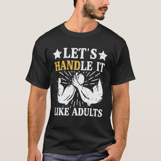 メンズアームレスリング大人の腕のように扱おう Tシャツ (正面)