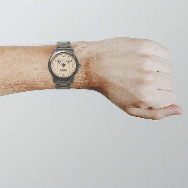 メンズウォッチの淡い茶色のビジネスブランド 腕時計 (Your business logo with light brown background on men's watch.)