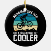 メンズサイクリストのマウンテンバイクパパのような正規パパ セラミックオーナメント (裏面)