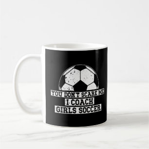 メンズサッカーコーチ私を怖がらせる女の子をコーチ コーヒーマグカップ