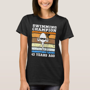 メンズスイミングチャンピオン43年前に最も速い精子 Tシャツ