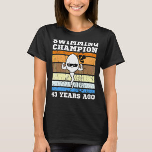 メンズスイミングチャンピオン43年前に最も速い精子 Tシャツ