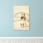 メンズスタンドオンビーチ キャンバスプリント (インサイチュ (ウッドフロア))