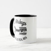 メンズスピードレーシングスポーツカーいいえエアバッグ – 私たちは死ぬL マグカップ (正面左)