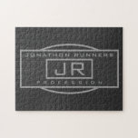 メンズスポーティジオメトリックグレー&ダークグレー ジグソーパズル<br><div class="desc">スポーティモノグラムのなデザイン。</div>