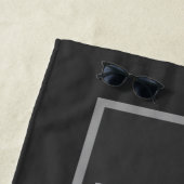 メンズスポーティジオメトリックグレー&ダークグレー ビーチタオル (インサイチュ)