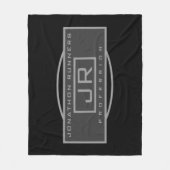 メンズスポーティジオメトリックダークグレー&ブラック フリースブランケット (正面)