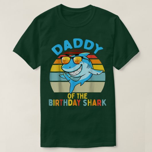 メンズダディーオブザシャーク誕生日パパマッチングファミ Tシャツ (デザイン正面)