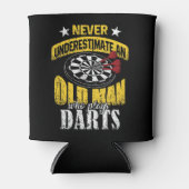 メンズダーツプレーヤー決して老人を過小評価しないWh 缶クーラー (正面)