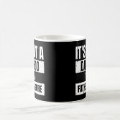 メンズパパじゃない父親姿だおもしろい コーヒーマグカップ (中央)