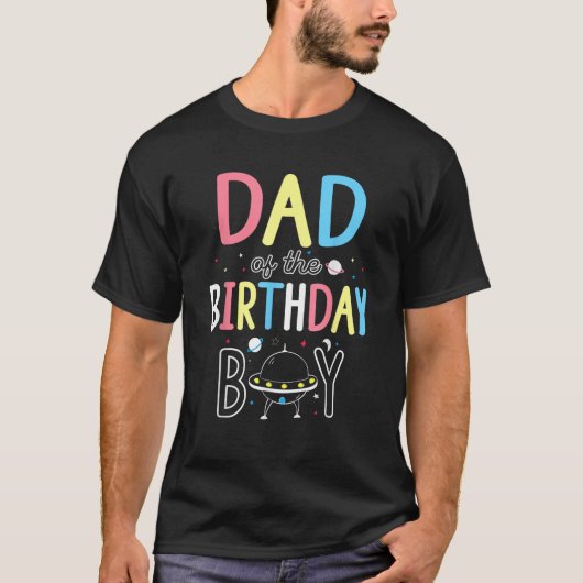 メンズパパの誕生日ボーイアウタースペースUFOテーマ Tシャツ (正面)