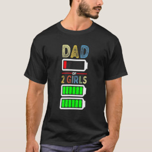 メンズパパの2人の女の子低電池父親の日 Tシャツ