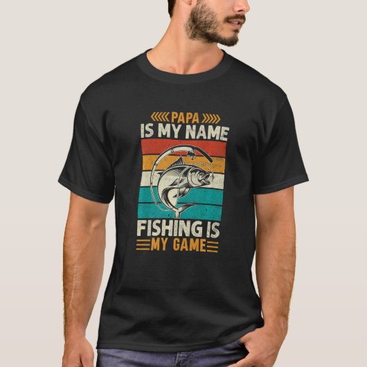 メンズパパは私の名前魚釣りは私のゲーム漁師である Tシャツ (正面)