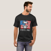 メンズピットブルパパアメリカンピットブルドッグ米国国旗4日 Tシャツ (正面フル)