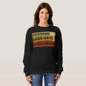 メンズファーザーズデイ引用文素晴らしパパはタトゥーを持つ スウェットシャツ (正面フル)