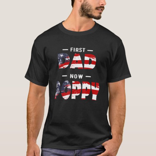 メンズファーザー – 最初のパパ今ポピー愛国心 Tシャツ (正面)