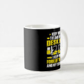 メンズフォークリフトのオペレ保ータIのフォークリフトトラック コーヒーマグカップ (正面右)