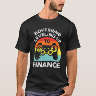 メンズボーイフレンドが金融ボーイフレンドをレベルアップ Tシャツ
