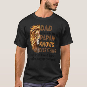 メンズライオンパパは多くを知っているが、パポーは全てを知っている Tシャツ