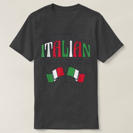 メンズヴィンテージ妻は何イタリアンも私イタ怖くない Tシャツ (デザイン正面)