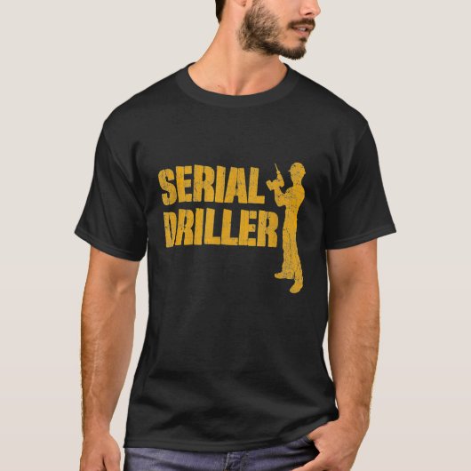 メンズ大工シャツおもしろい大工シリアルドリル Tシャツ (正面)