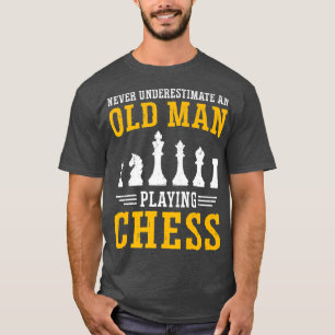 メンズ決して老人ボードゲームGaを過小評価しない Tシャツ