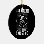 メンズ海が呼んでるから、僕はスキューバに行かなきゃ。 セラミックオーナメント (右)
