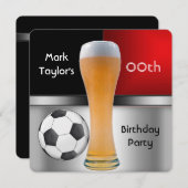 メンズ追加の歳の誕生日パーティレッドビールサッカーボール 招待状 (正面/裏面)