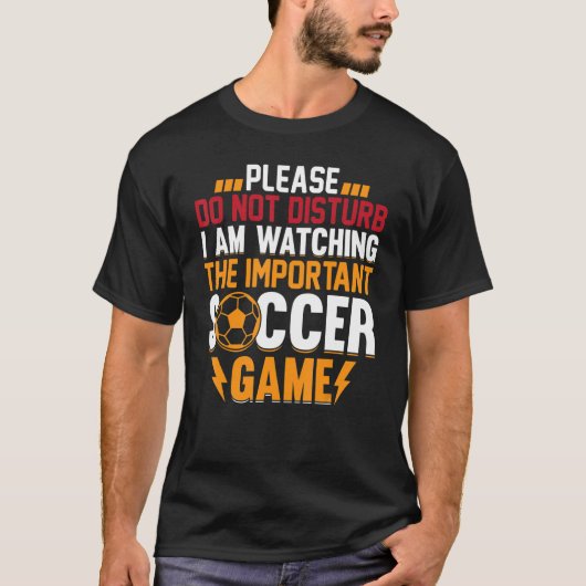 メンズ遊のサッカー私は重要なSを見ている Tシャツ (正面)