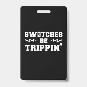 メンズ スイッチがトリップする ユーモアあふれる電気工事士ギフト バッジ