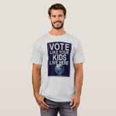 メンズTシャツ – 子供たちが住んでいるような投票 Tシャツ (正面フル)