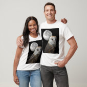 メンフクロウおよび月のワイシャツ Tシャツ (ユニセックス)