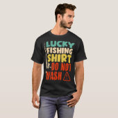 メン魚釣りパパアングラーことわざラッキー魚釣り Tシャツ (正面フル)