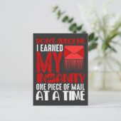 メーおもしろいルマンユーモア精神異常メールキャリアことわざ ポストカード (スタンド正面)