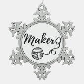 メーカークラフツ&ヤーンタイポグラフィプリント スノーフレークピューターオーナメント (正面)