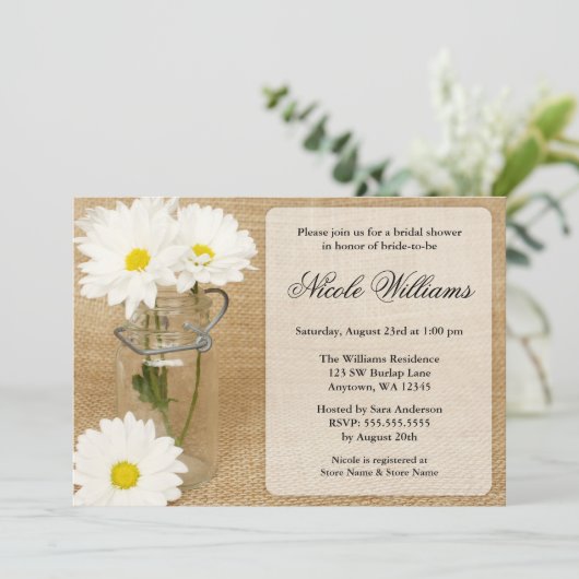メーソンジャーのバーラップの白いデイジーのブライダルシャワー 招待状 (スタンド正面)
