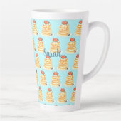 メープルシロップとフルーツとクリームが入ったふわふわのパンケーキ カフェラテマグ (右)