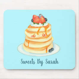 メープルシロップとフルーツとクリームが入ったふわふわのパンケーキ マウスパッド