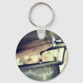 メープルシロップランニングサップ自然パーソナライズされた キーホルダー (裏面)