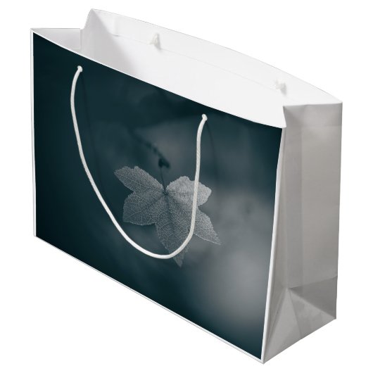 メープルリーフ自然写真 ラージペーパーバッグ (裏面アングル)