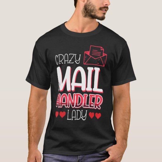 メールの処理担当者の同僚と同僚が狂っています Tシャツ (正面)