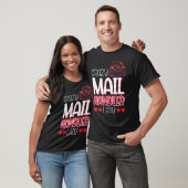 メールの処理担当者の同僚と同僚が狂っています Tシャツ (ユニセックス)